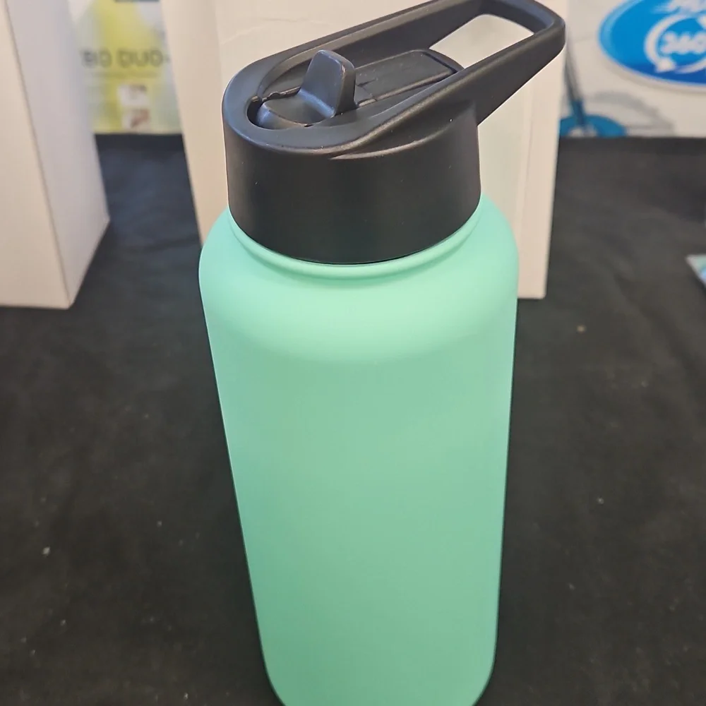 Insulated Water Bottles. 32 Ounces.  NWT. Teal - Picture 3 of 4